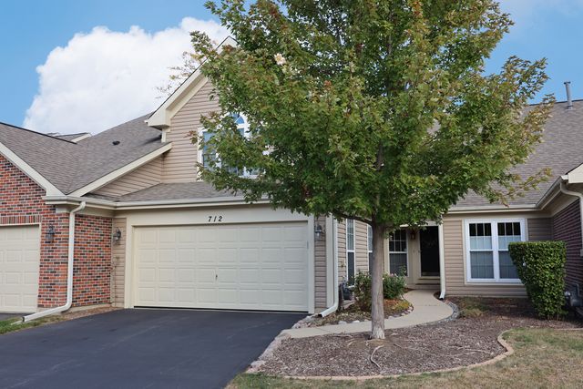 $370,000 | 712 Clover Hill Court | Elk Grove Village