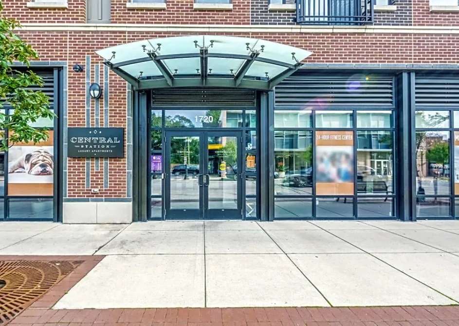 a view of entryway with a rug