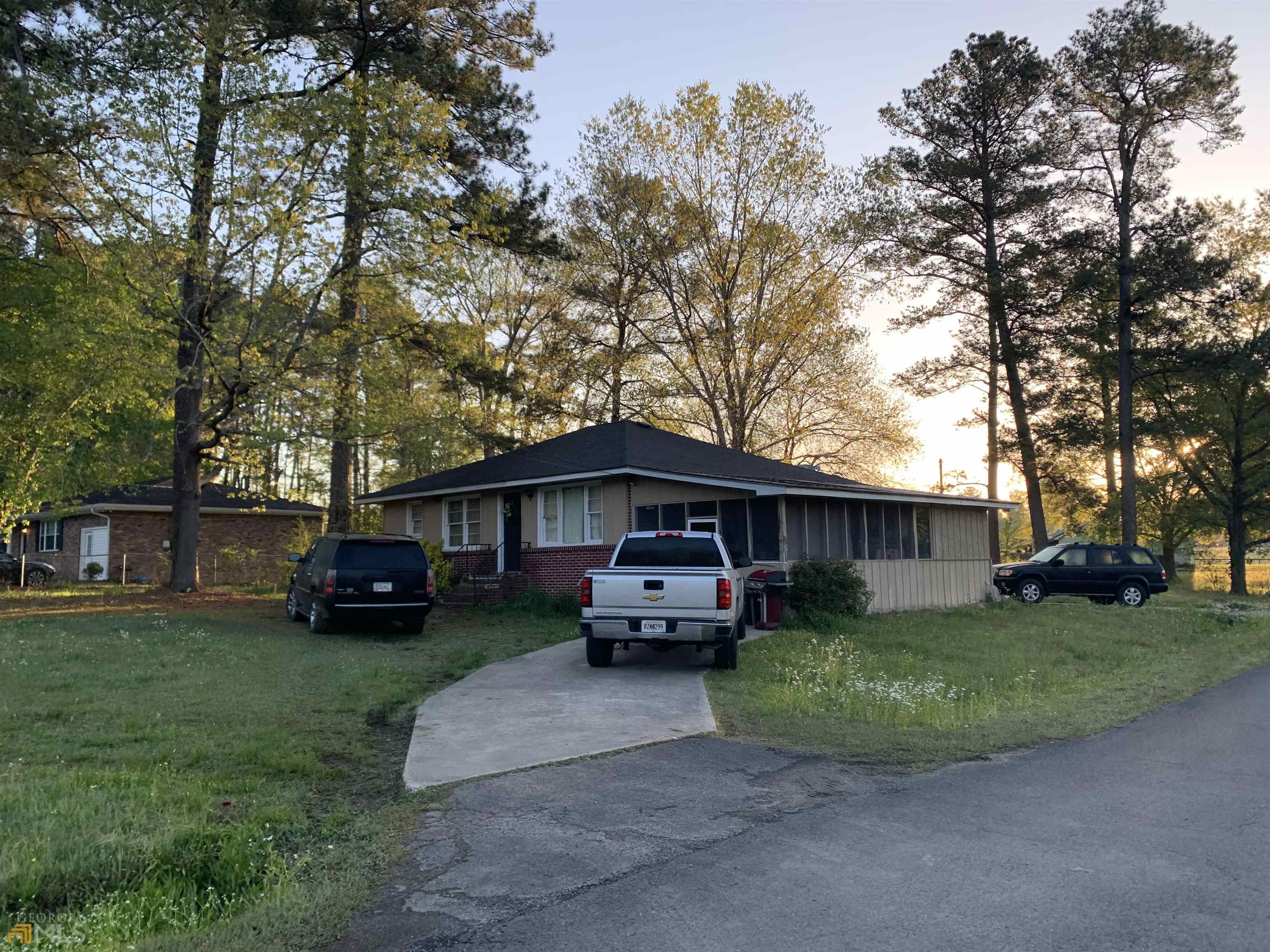 a view of a car in front of house