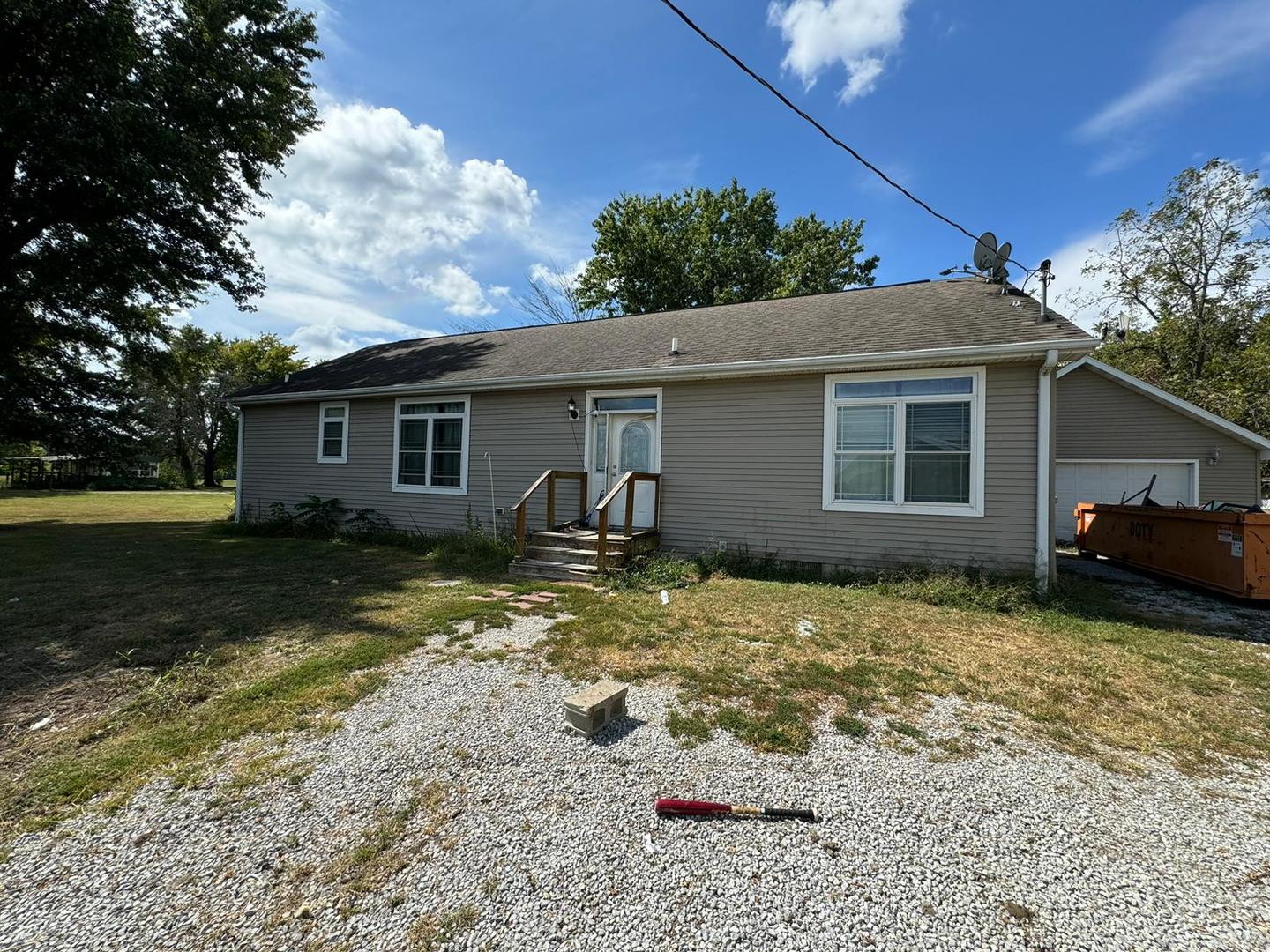 a view of a house with a yard