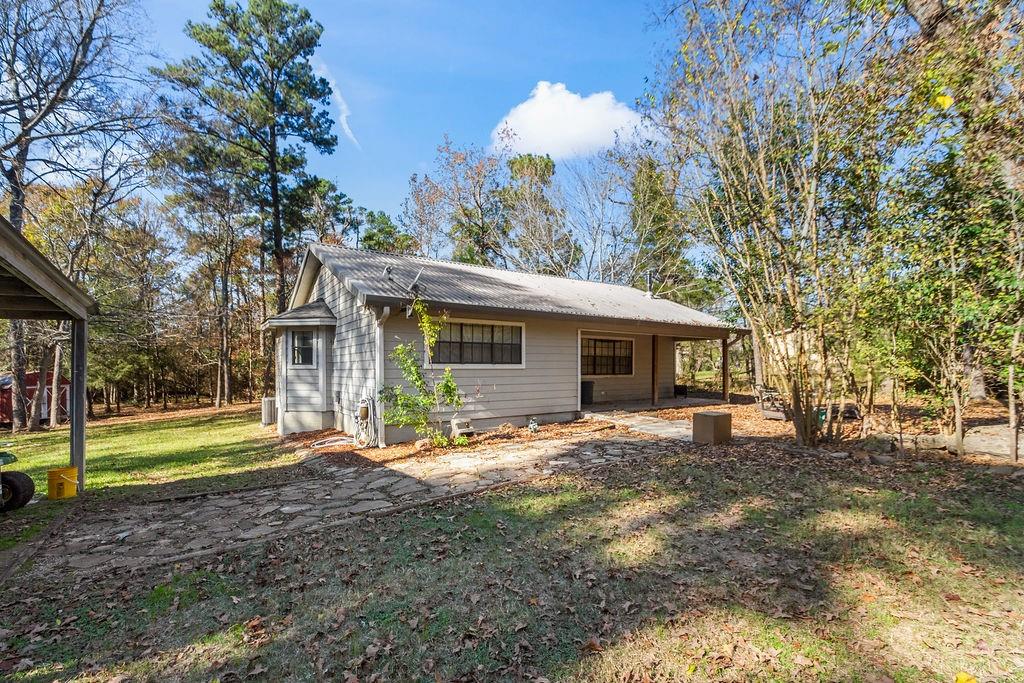 a view of a house with a backyard