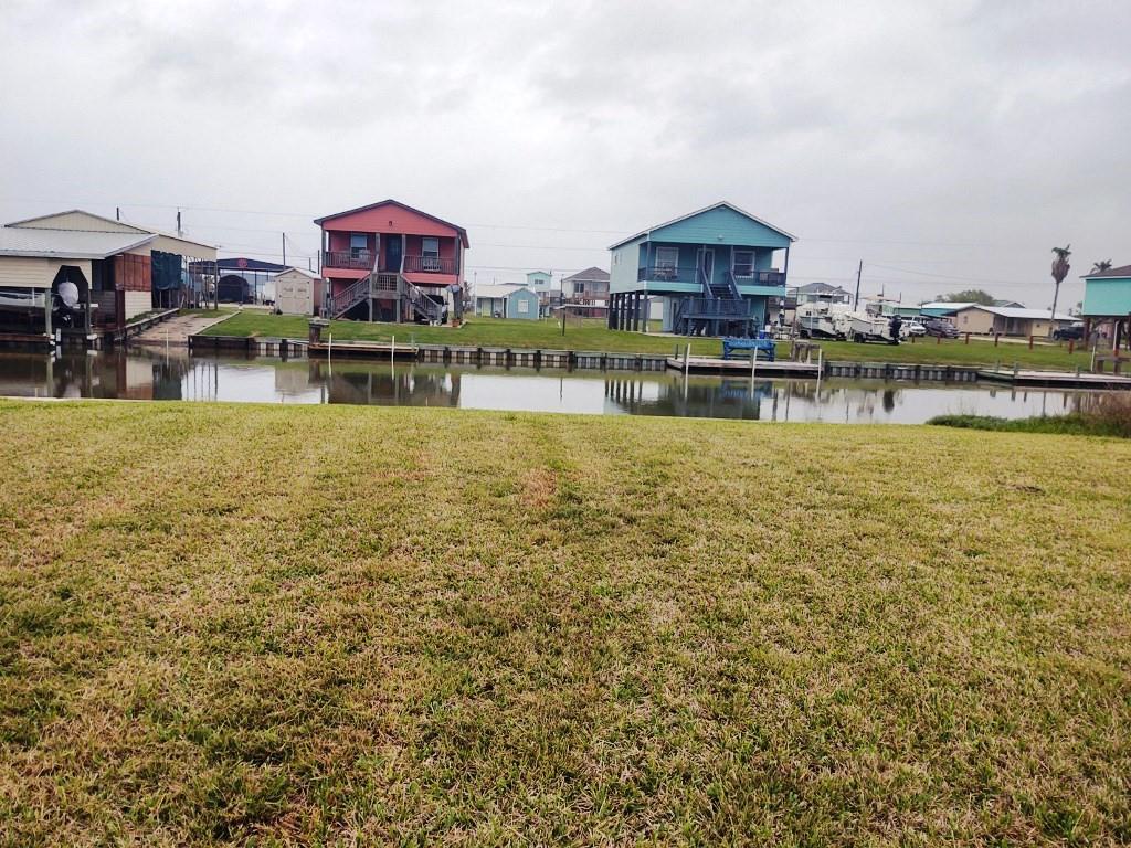 a swimming pool is sitting in front of a house