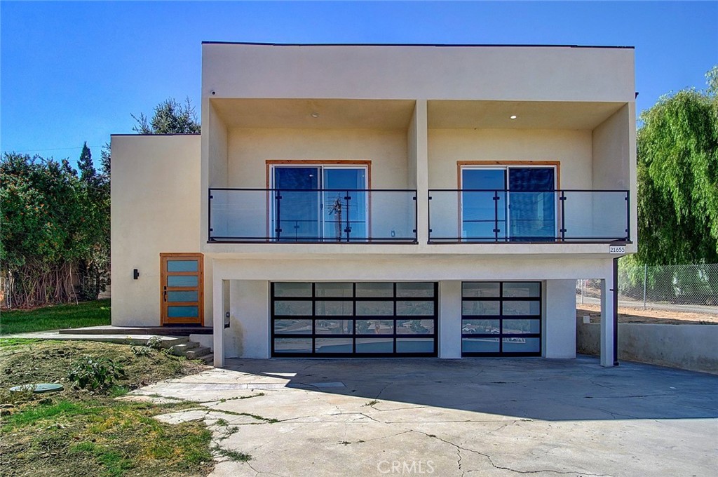 a view of a house with a yard and garage