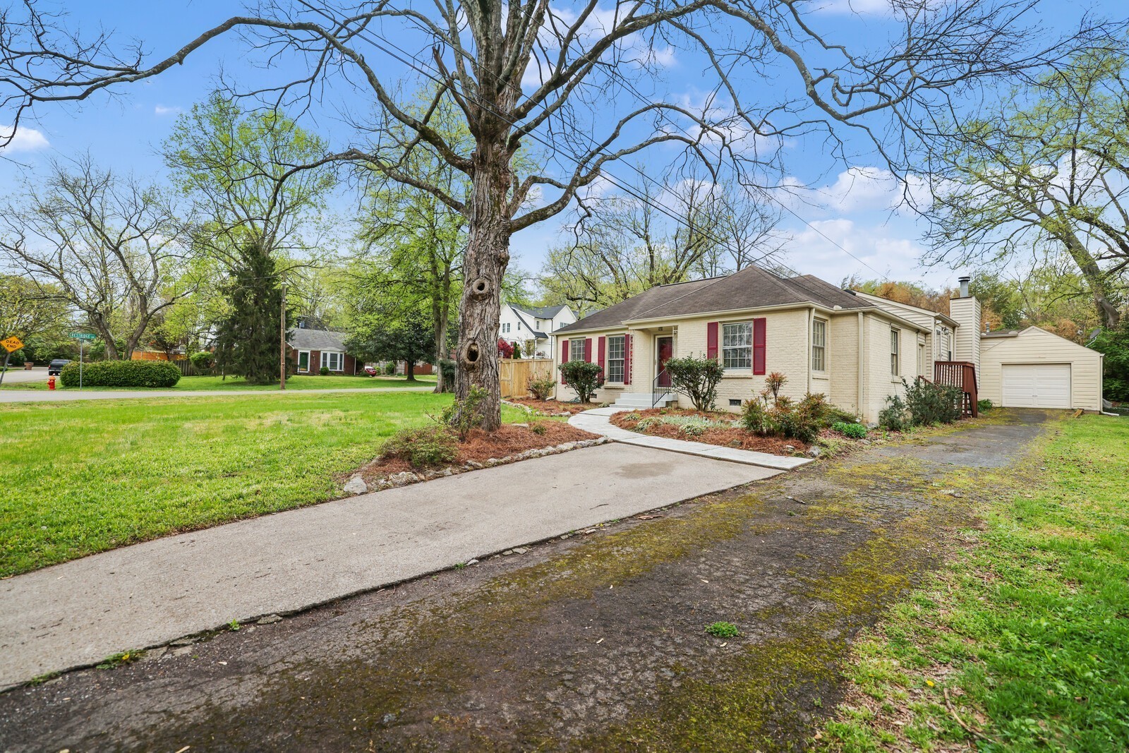 a view of a house with a yard