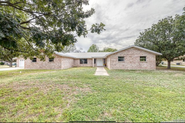 $549,900 | 415 Ham Lane | Uvalde