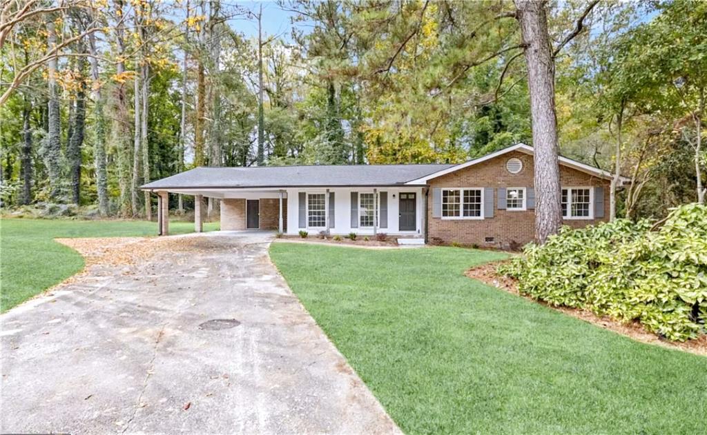 a view of house with a yard