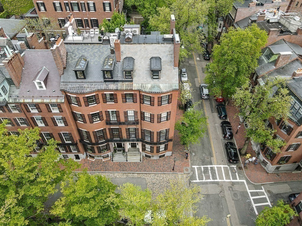 For Sale: A Beacon Hill Townhouse by Historic Louisburg Square