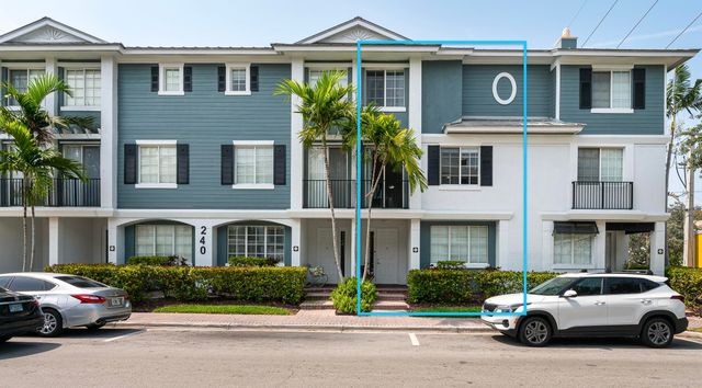 $779,000 | 240 Northeast 2nd Street, Unit 6E | Pineapple Grove