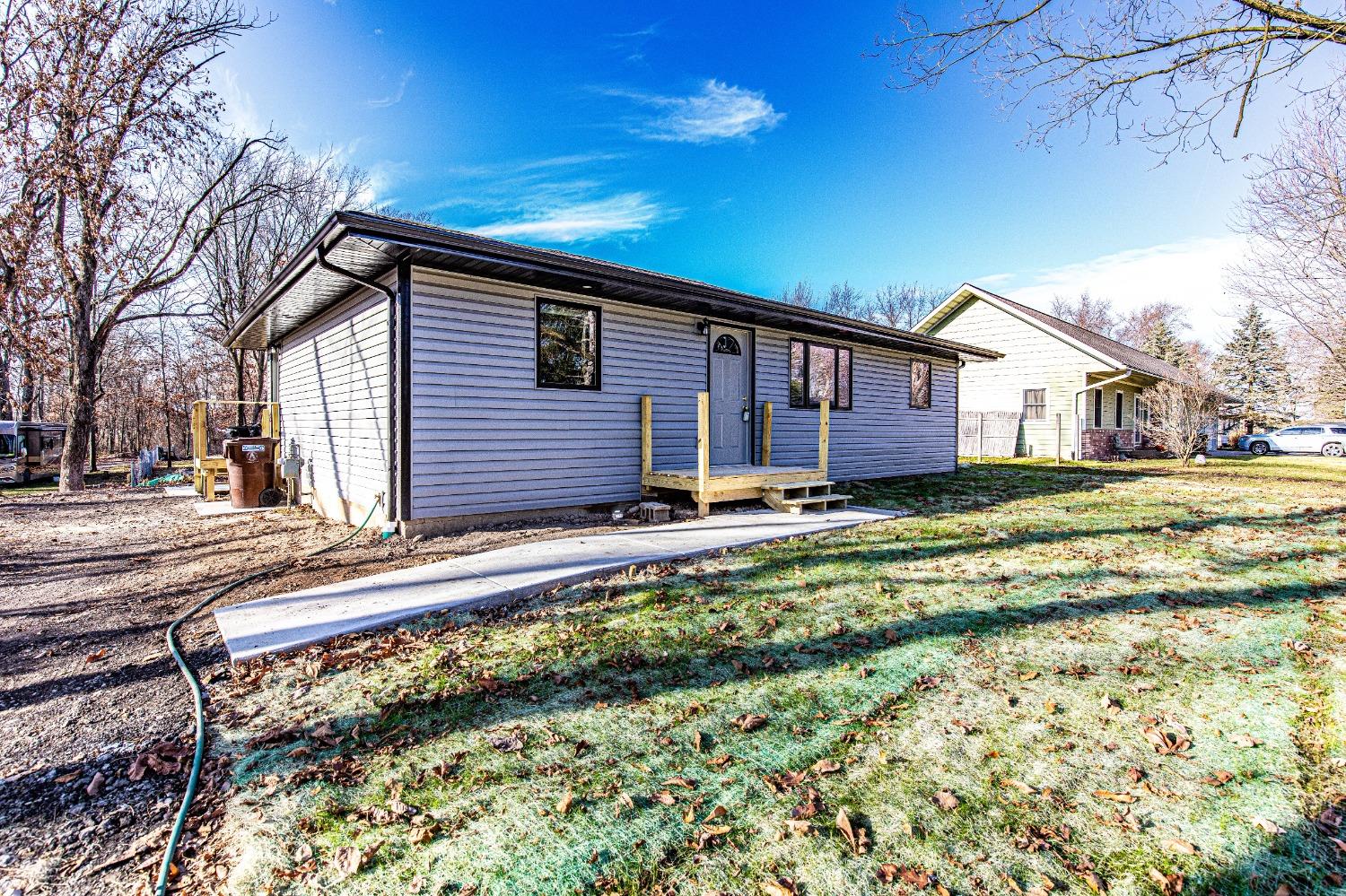 a view of a house with a yard