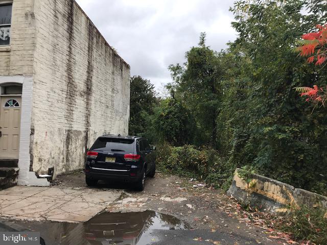 a car parked in front of a house