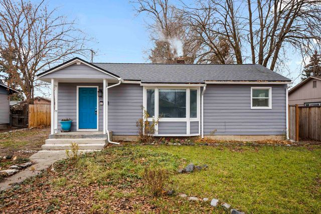 $299,900 | 1629 East Bismark Avenue | Whitman