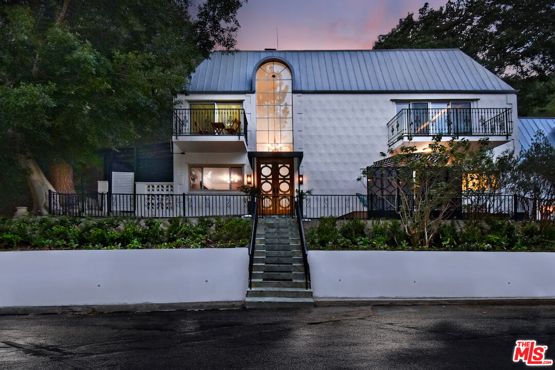 a front view of house with yard