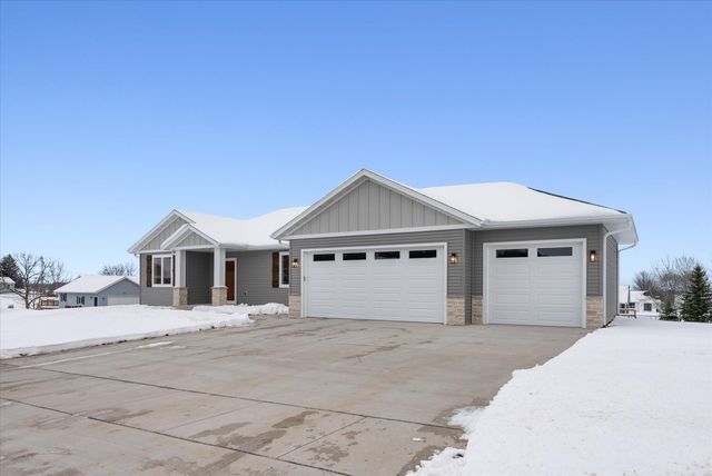 $484,900 | 419 Eastfield Drive | Oostburg