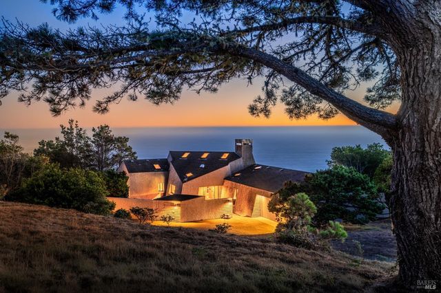 $2,495,000 | 35021 Crow's Nest Drive | The Sea Ranch