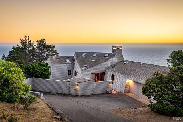 $2,495,000 | 35021 Crow's Nest Drive | The Sea Ranch