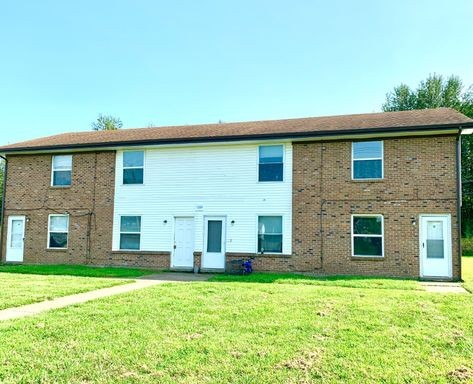 a view of a house with yard and front view of a house