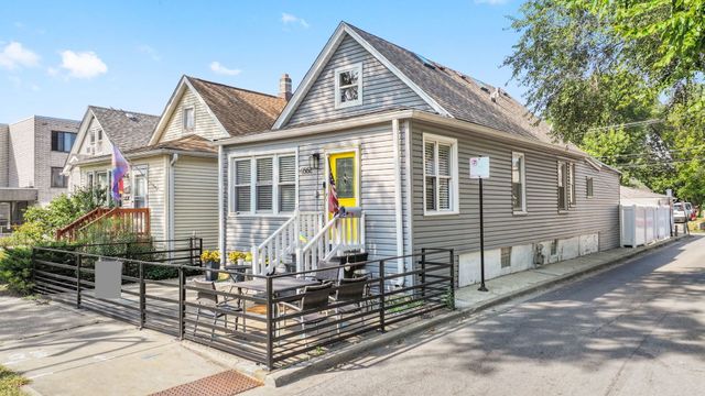 $359,000 | 6562 North Damen Avenue | West Ridge