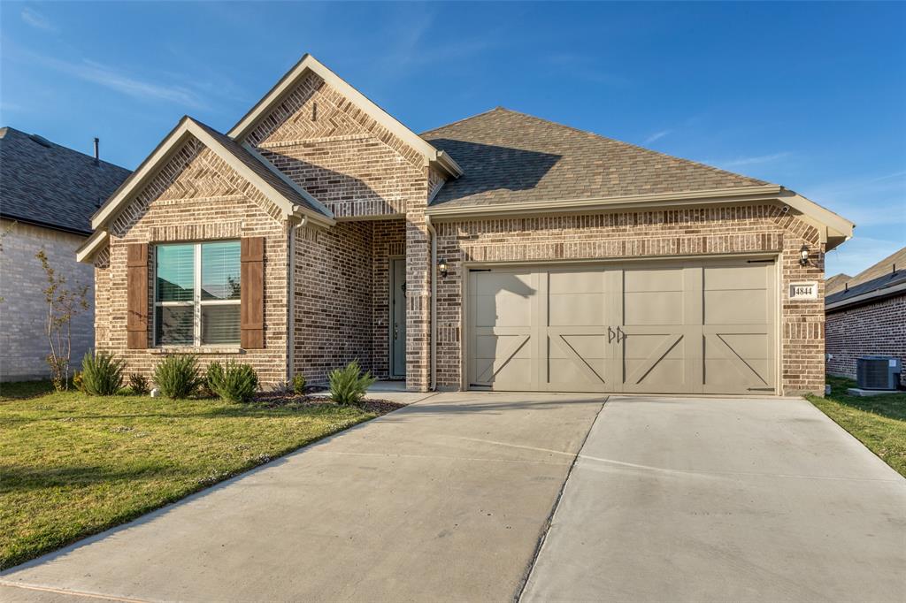 a view of a house with entertaining space