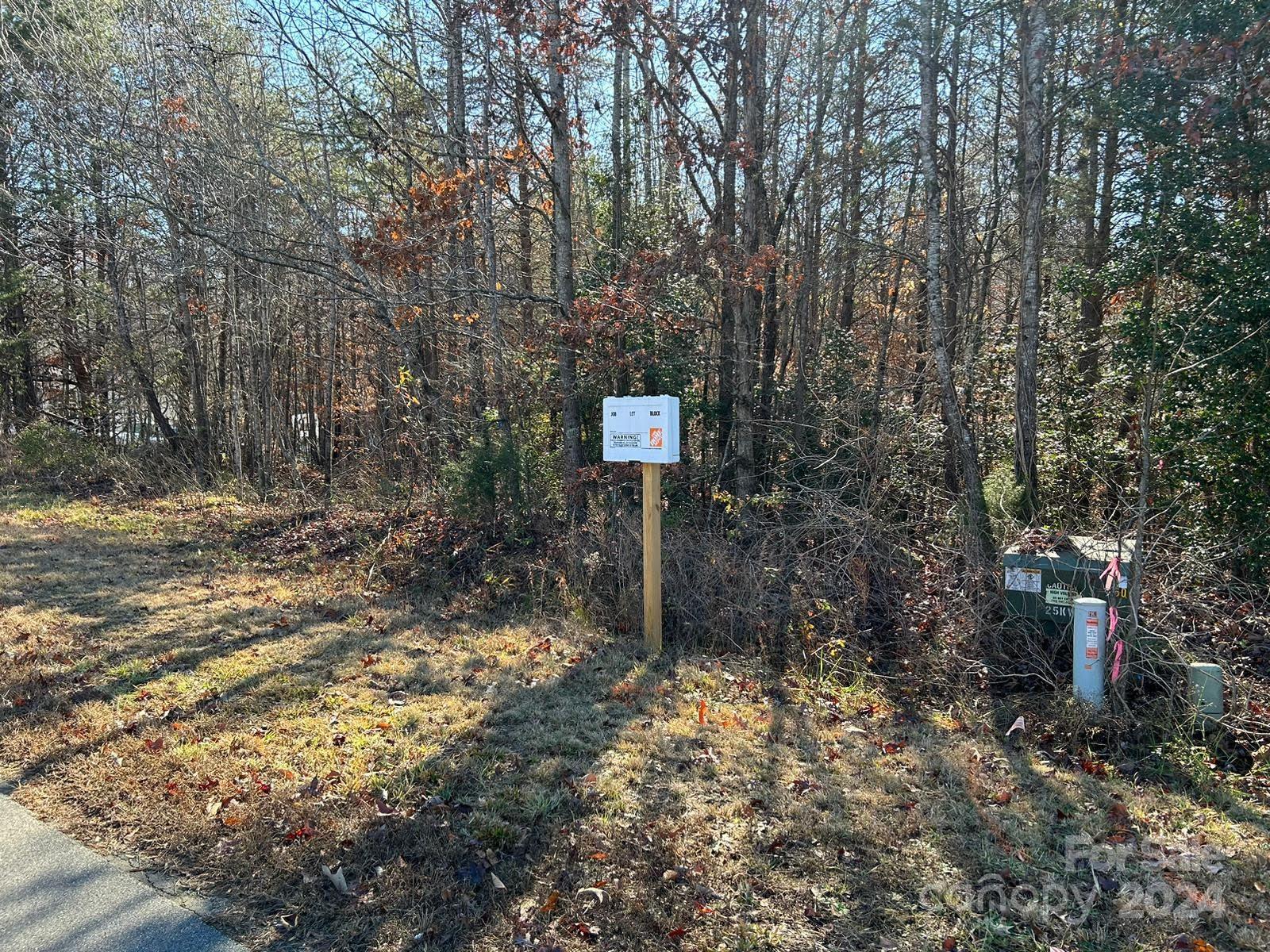 a sign that is sitting in the middle of forest