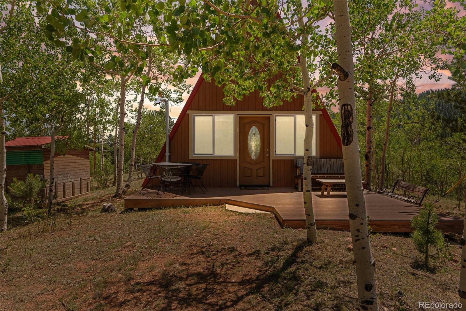 a view of a house with backyard and trees