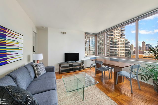 $925,000 | 524 East 72nd Street, Unit 23E | Lenox Hill