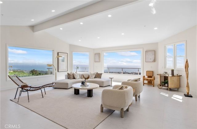 $4,590,000 | 857 Avenida Acapulco | Southeast San Clemente