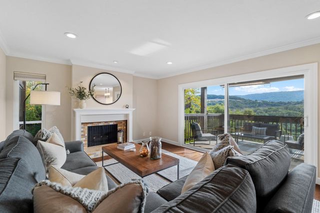 $999,000 | 3364 La Mesa Drive, Unit 8 | Alder Manor