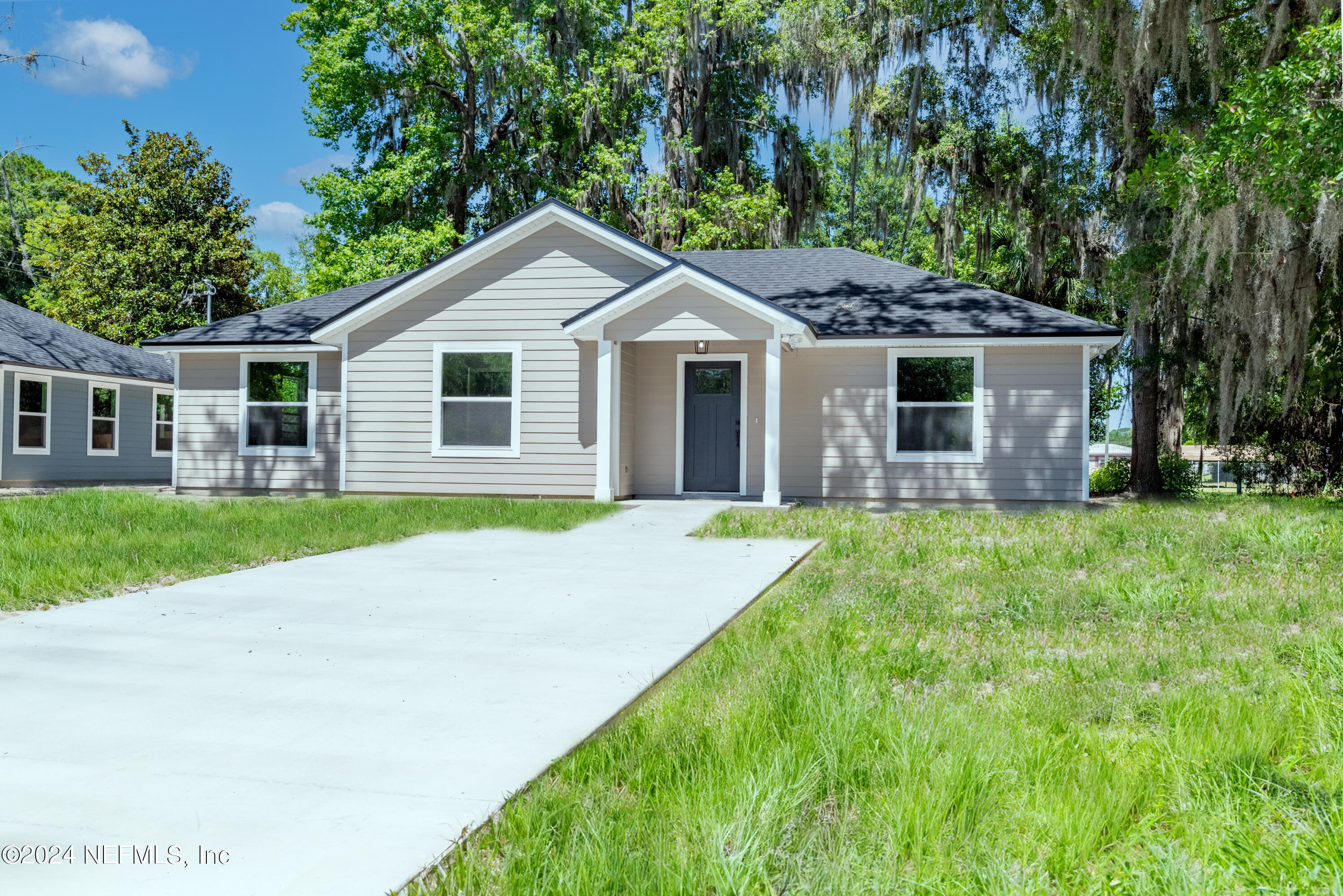 a front view of house with yard and green space