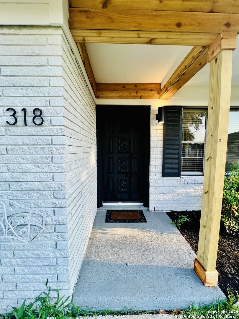 a view of entrance door of the house