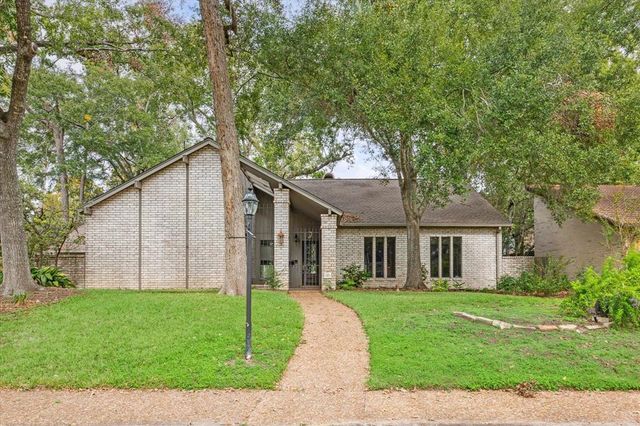 $735,000 | 10034 Briar Drive | Briargrove Park