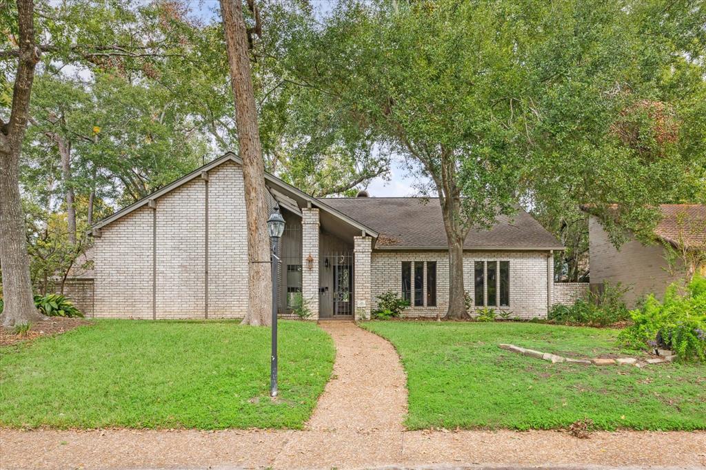 front view of house with a yard