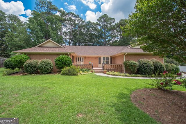 $425,000 | 215 Creekside Trail | Fayetteville