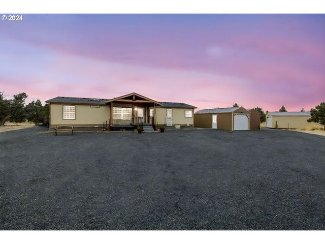 $449,900 | 16315 Southeast Cahvilla Road | Prineville Lake Acres