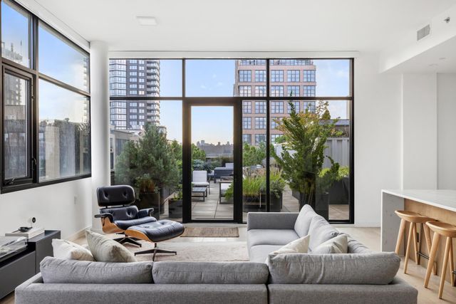 $2,995,000 | 160 West Street, Unit PHB | Greenpoint