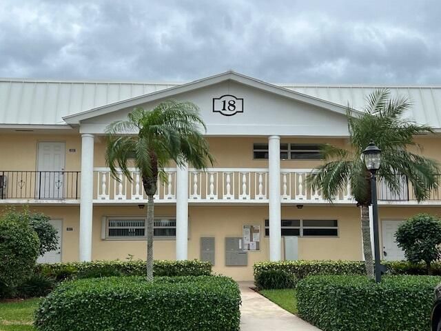 $199,900 | 18 Colonial Club Drive, Unit 103 | Boynton Beach