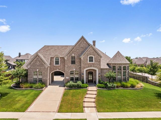 $2,075,000 | 900 Evergreen Drive | Whitley Place