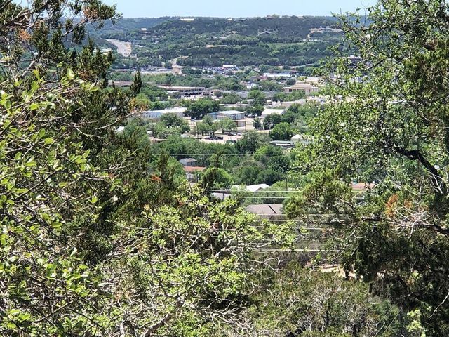 $796,000 | 300 Holdsworth Drive | Kerrville