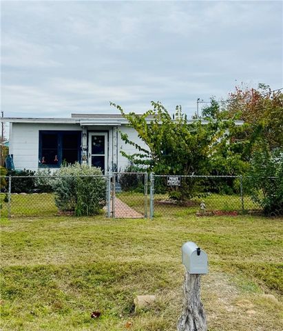 $235,000 | 610 North Austin Street | Rockport