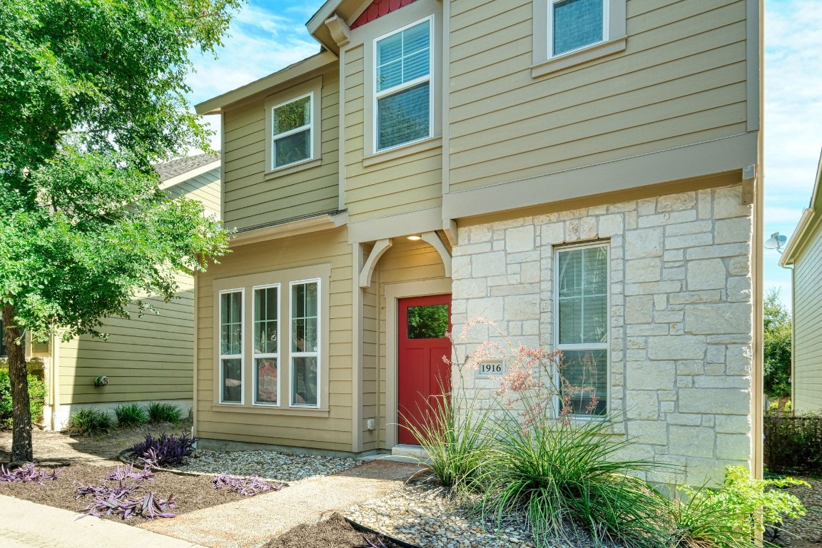 Charming Edgewick gated community that offers an exceptional combination of value and convenience.  This rare 3 bedroom and 3 full bath townhome is just minutes from downtown and Lady Bird Lake