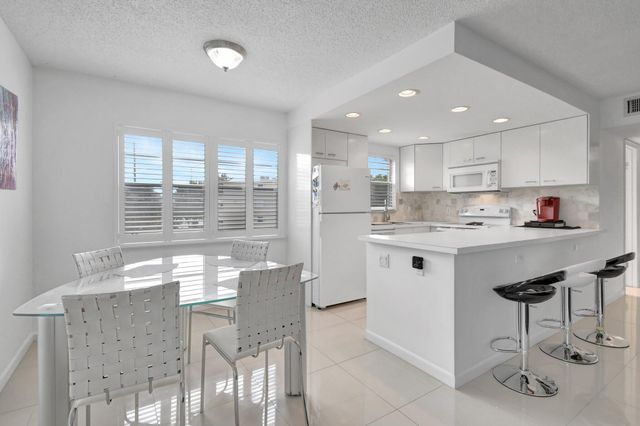 $239,900 | 3018 Farnham North, Unit 3018 | West Deerfield Beach