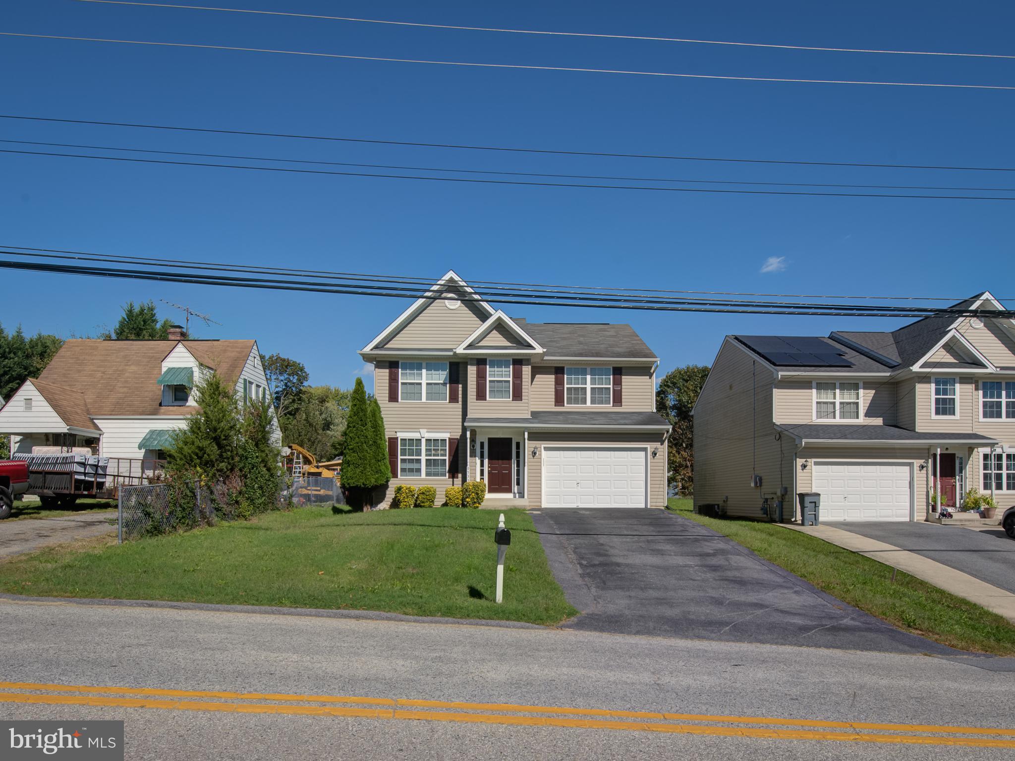 a view of house with a yard