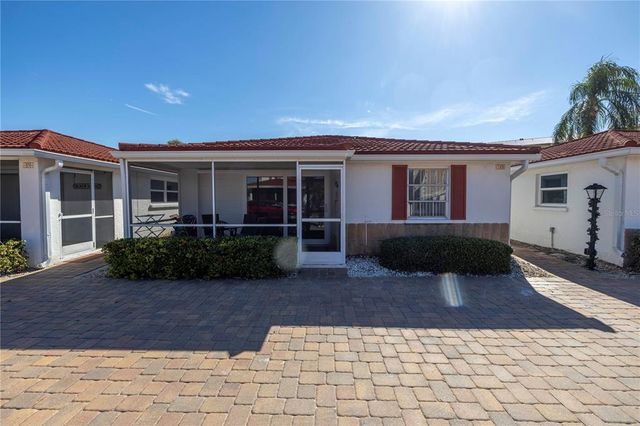 $685,000 | 6154 Midnight Pass Road, Unit VILLA 10D | Siesta Key