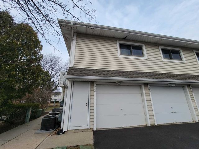 $245,000 | 748 Whitesail Drive | Schaumburg