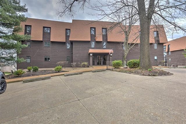 $205,000 | 899 East Lake Shore Drive, Unit A1D | Southmoreland