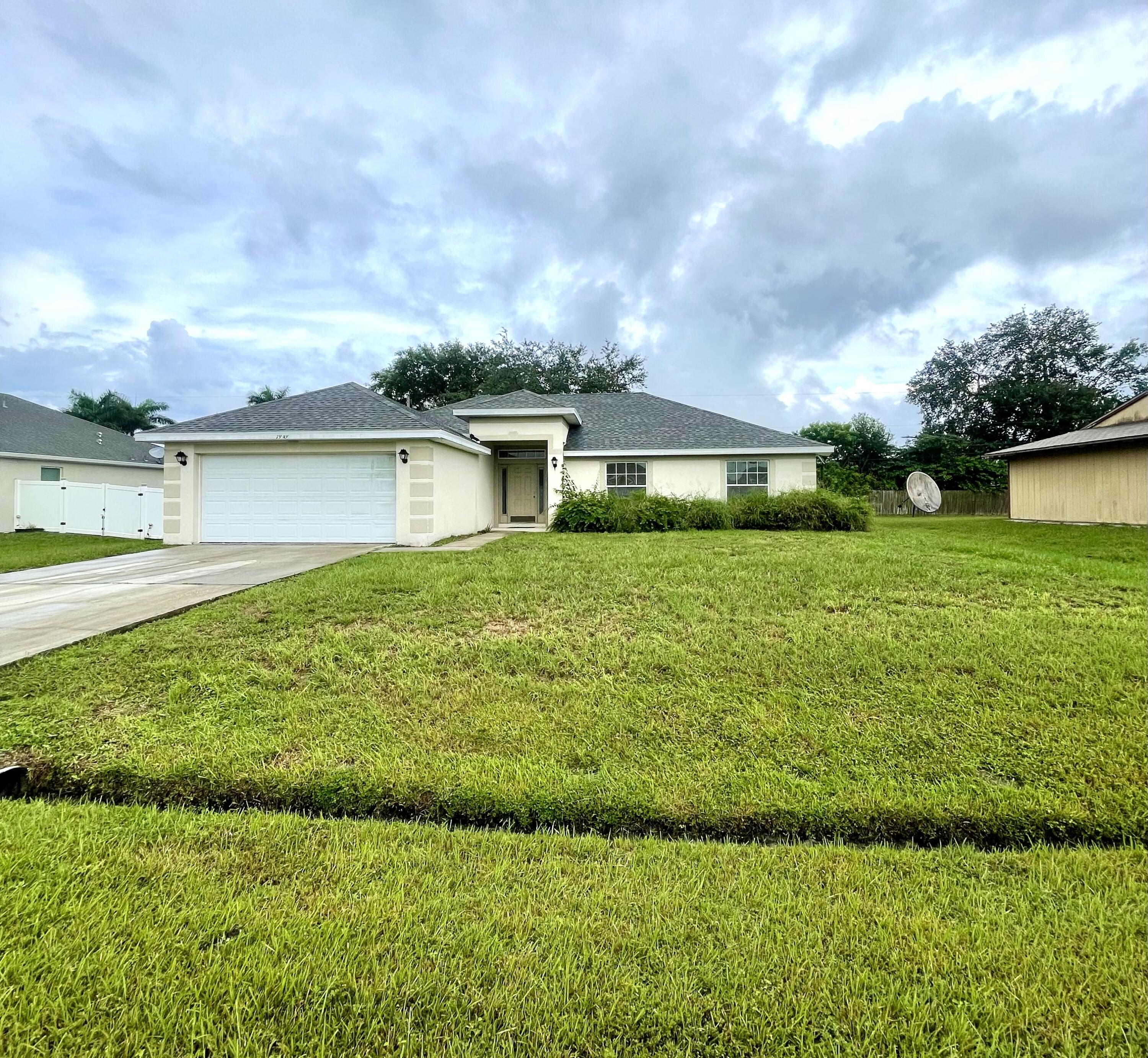 a view of a house with a yard