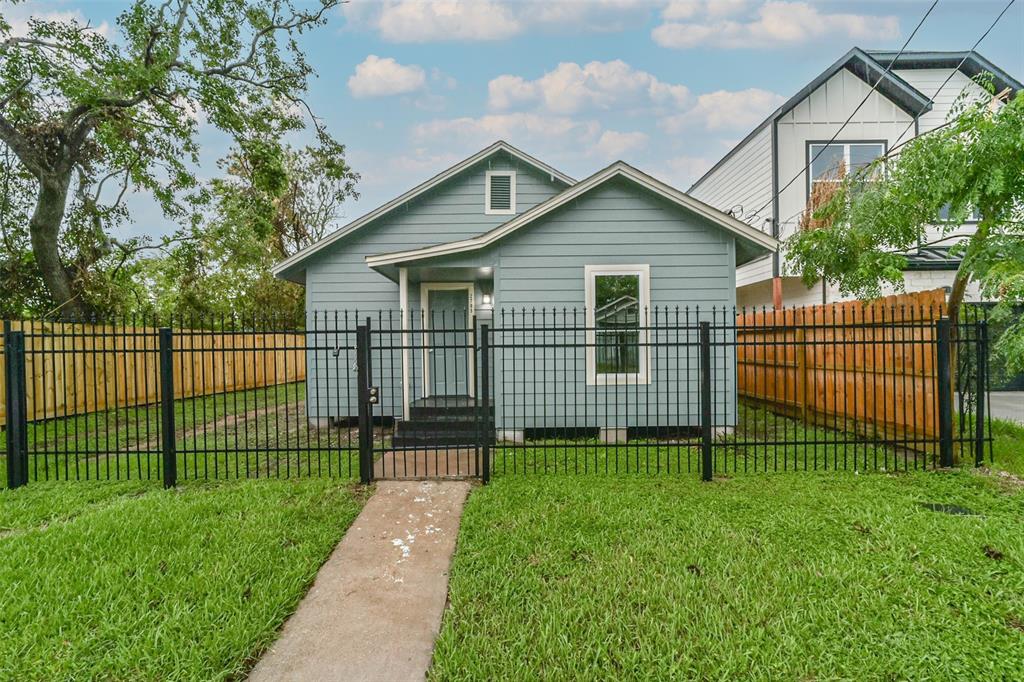 a view of a backyard that has a garden