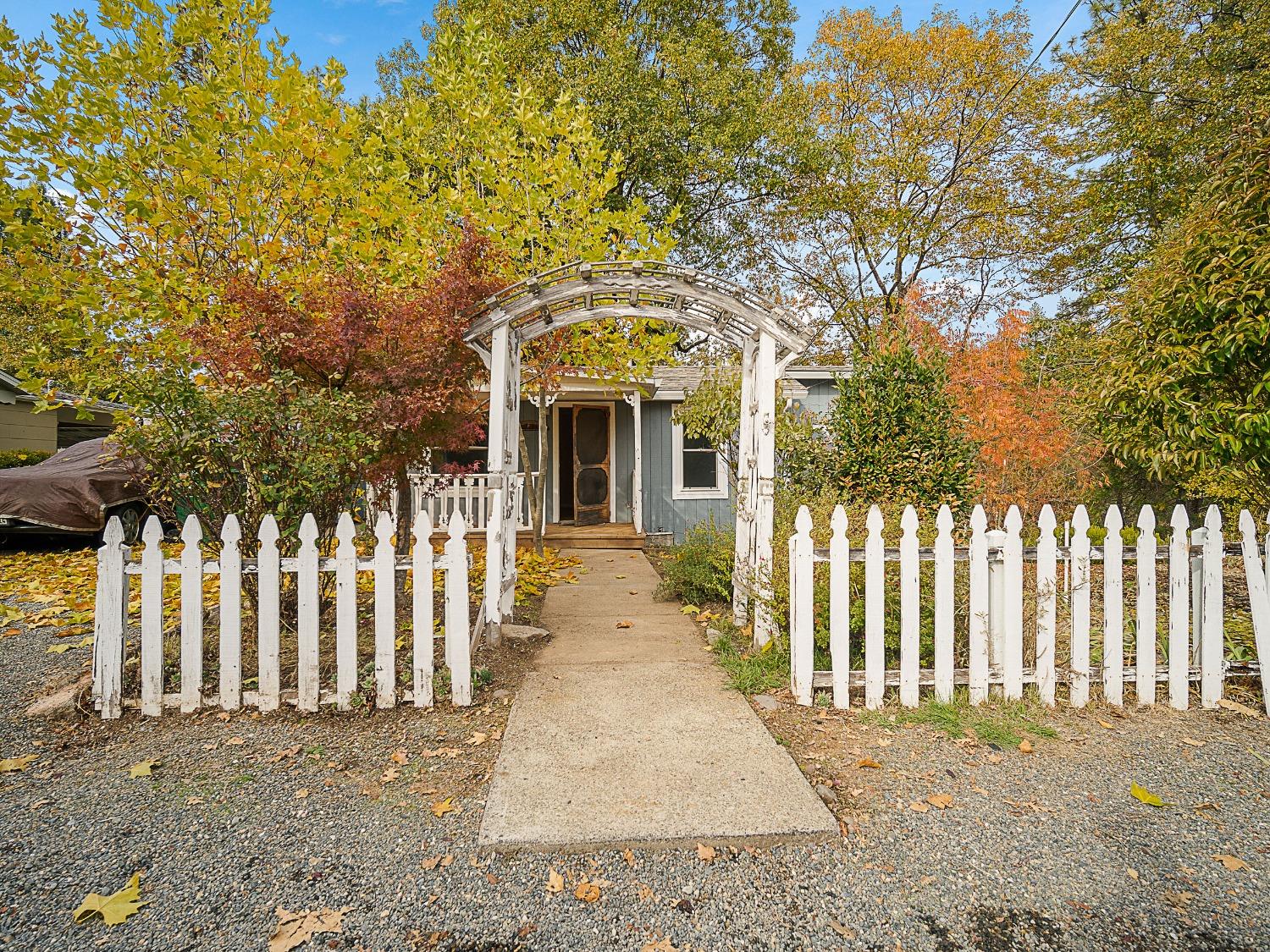 Quaint home in the heart of Placerville.