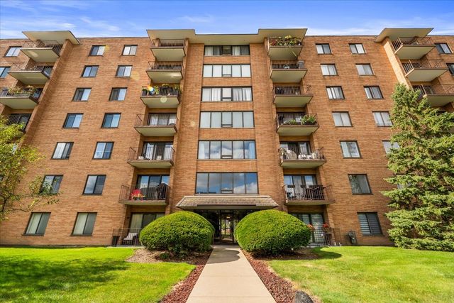 $230,000 | 1747 West Crystal Lane, Unit 610 | Mount Prospect