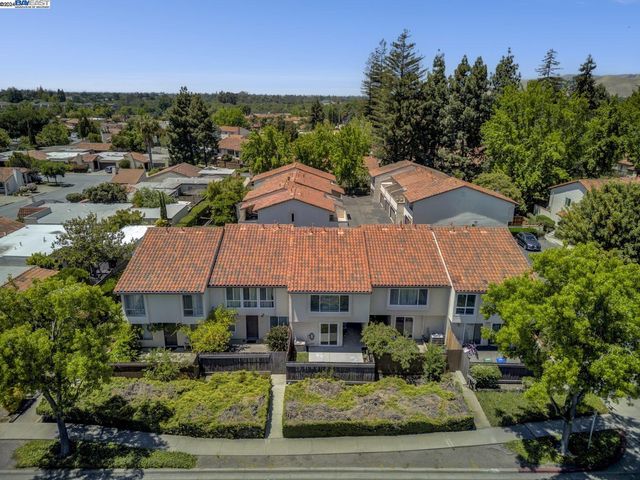 $1,200,000 | 41037 Cornac Terrace | Kimber-Gomes