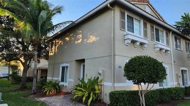 $470,000 | 5951 London Lane, Unit 5951 | Tamarac